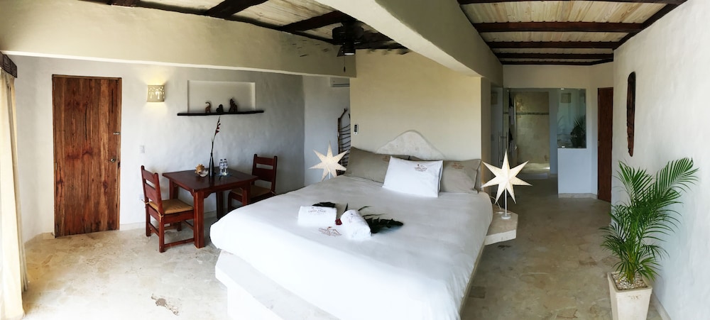 Deluxe Room, 1 King Bed, Non Smoking