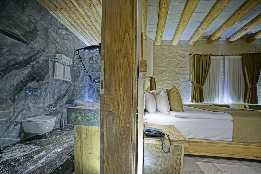 Deluxe Room - Photo 5