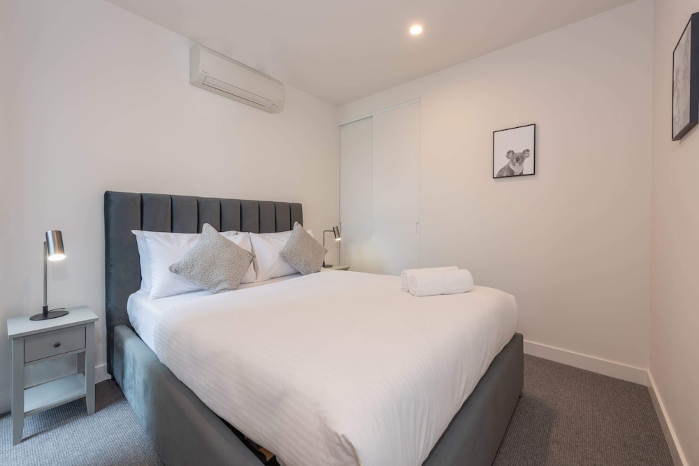 Basic Apartment, 1 Queen Bed photo 3