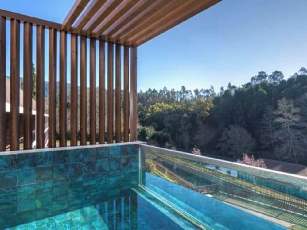 Panoramic Suite, 1 King Bed, Balcony - Photo 4