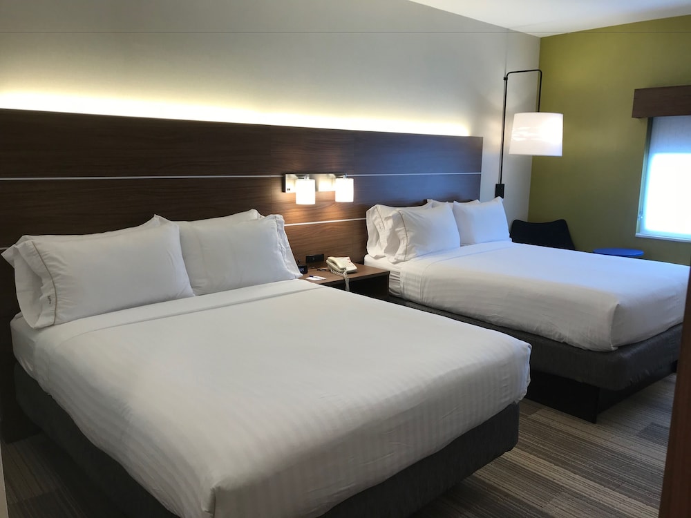 Standard Room, 2 Queen Beds - Photo 2