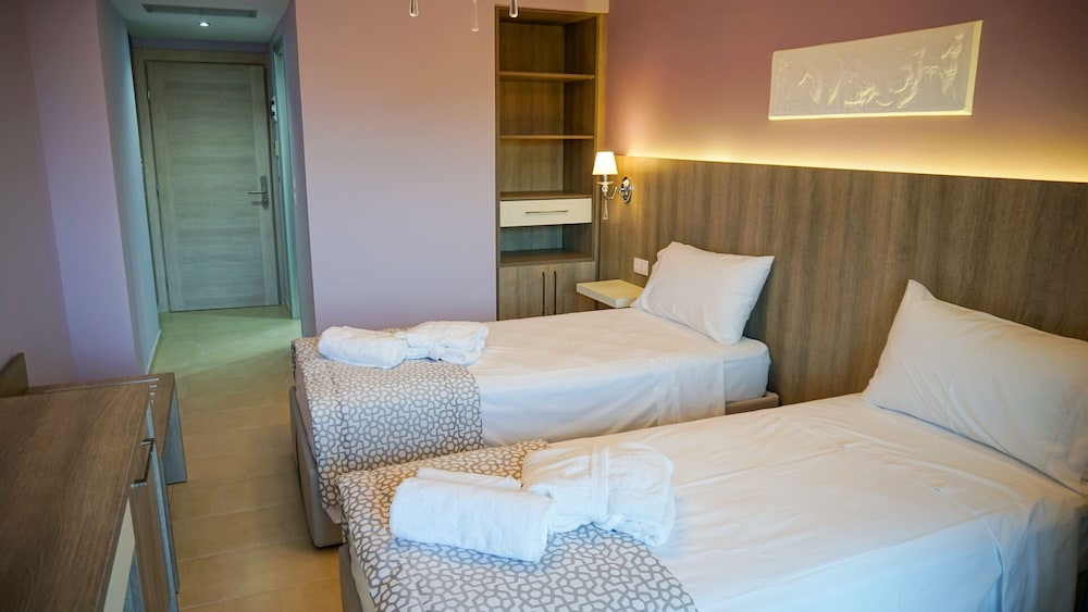Standard Triple Room - Photo 4