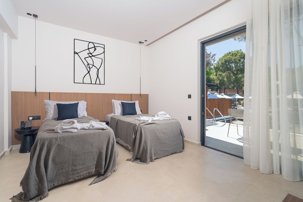 Superior Double or Twin Room, Pool Access, Poolside