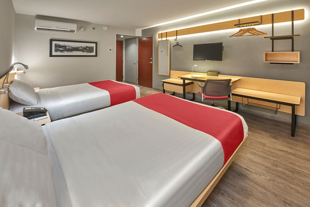 Room, 2 Queen Beds - Photo 3