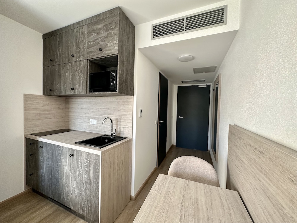 Studio Apartment with Kitchen - Photo 2