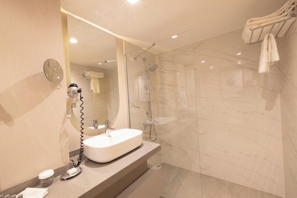 Standard Double Room - Photo 4