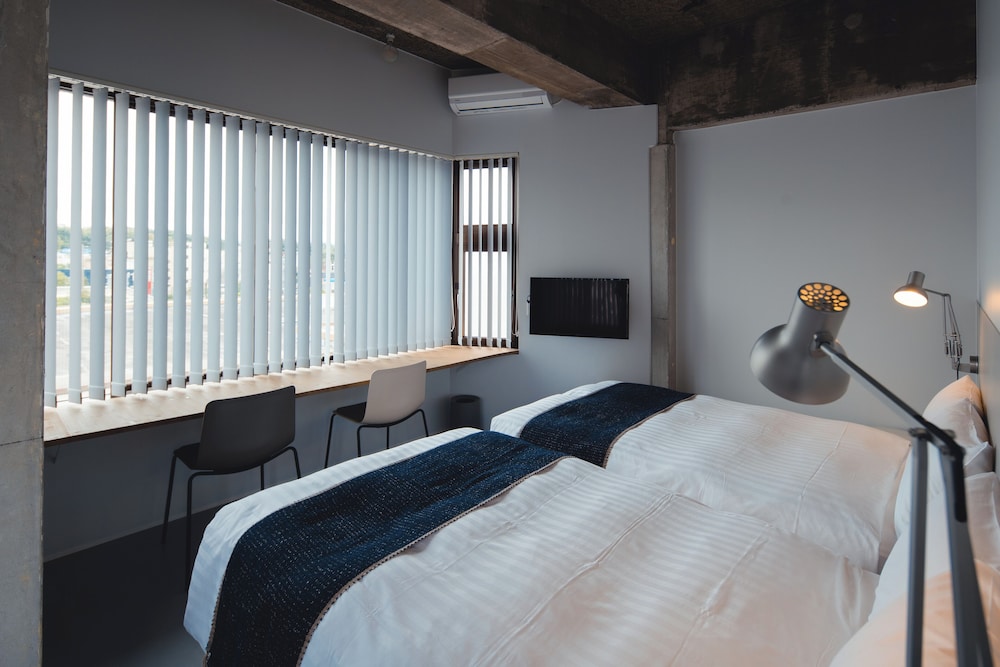 Standard Twin Room - Photo 3
