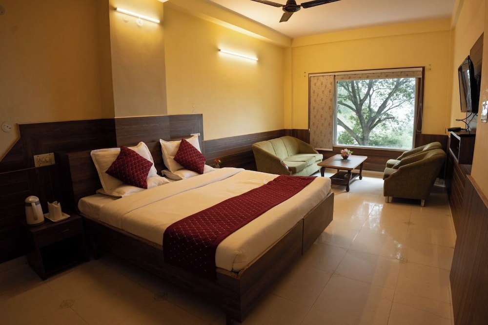 Deluxe Room - Photo 13