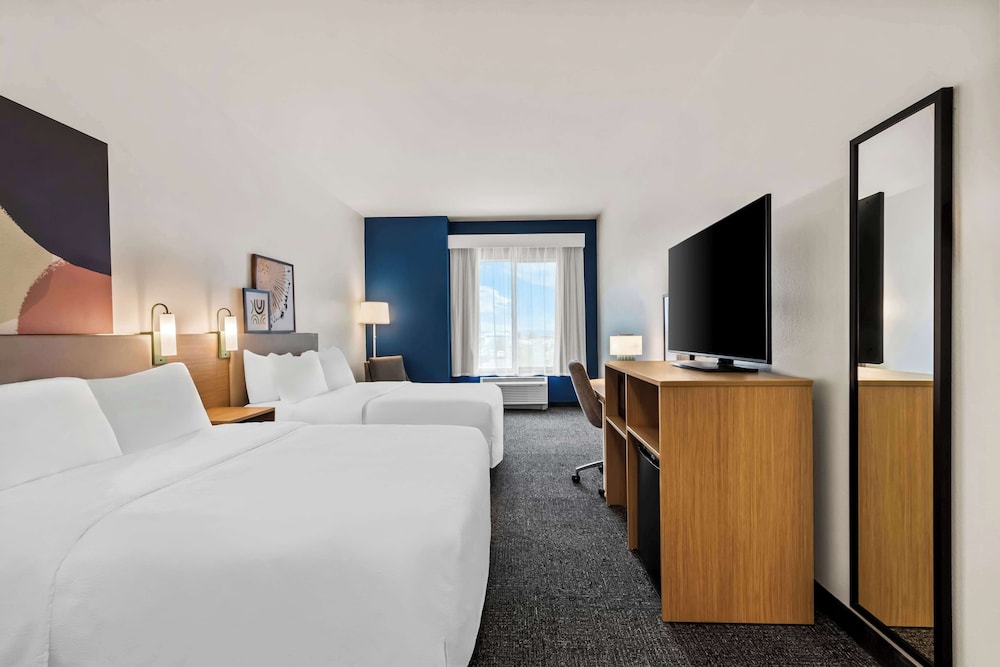 Room, 2 Queen Beds - Photo 8