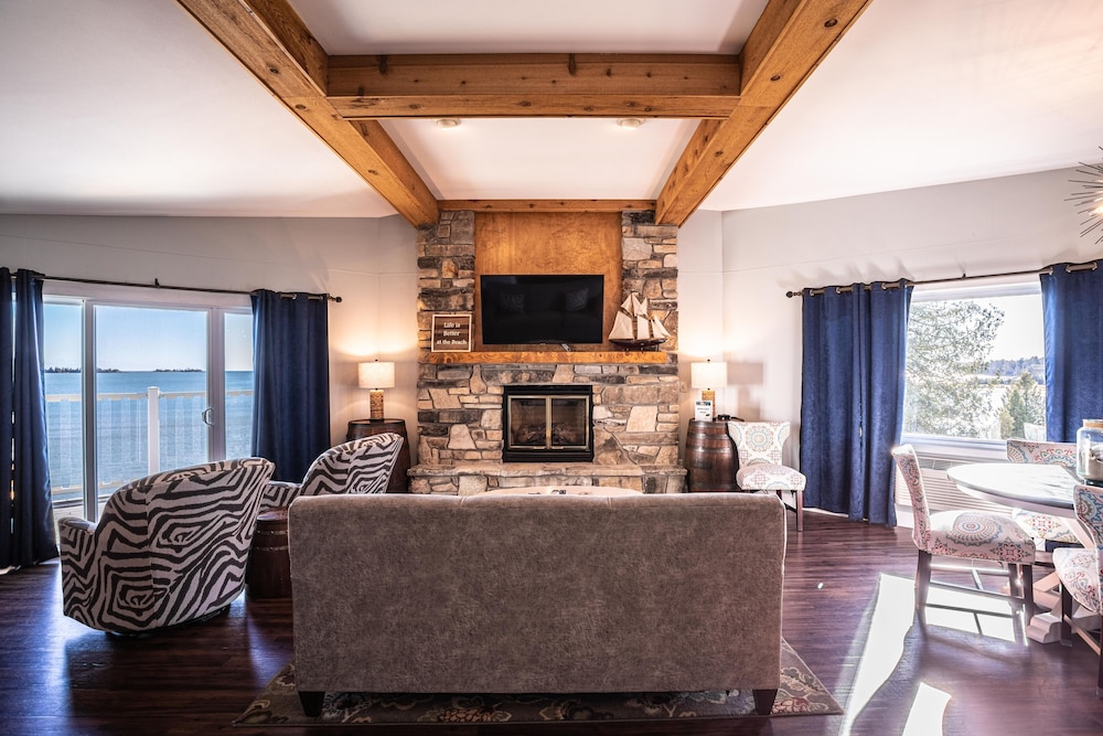 Luxury Suite 206, Not Pet Friendly photo 2