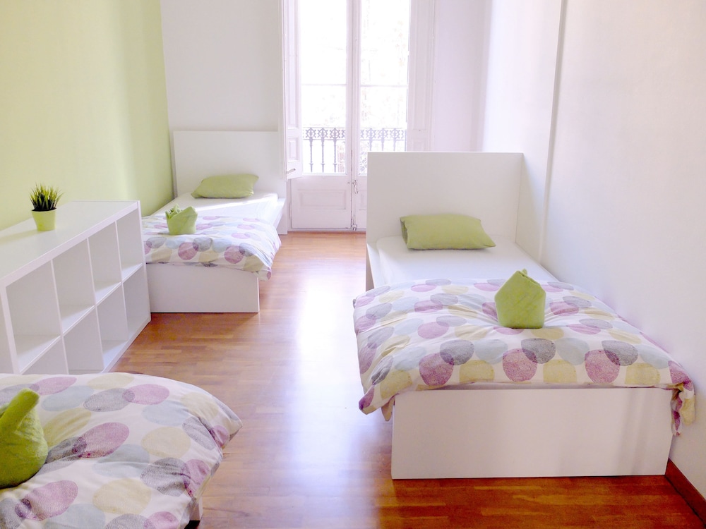 Habitación Triple (con Baño Compartido)