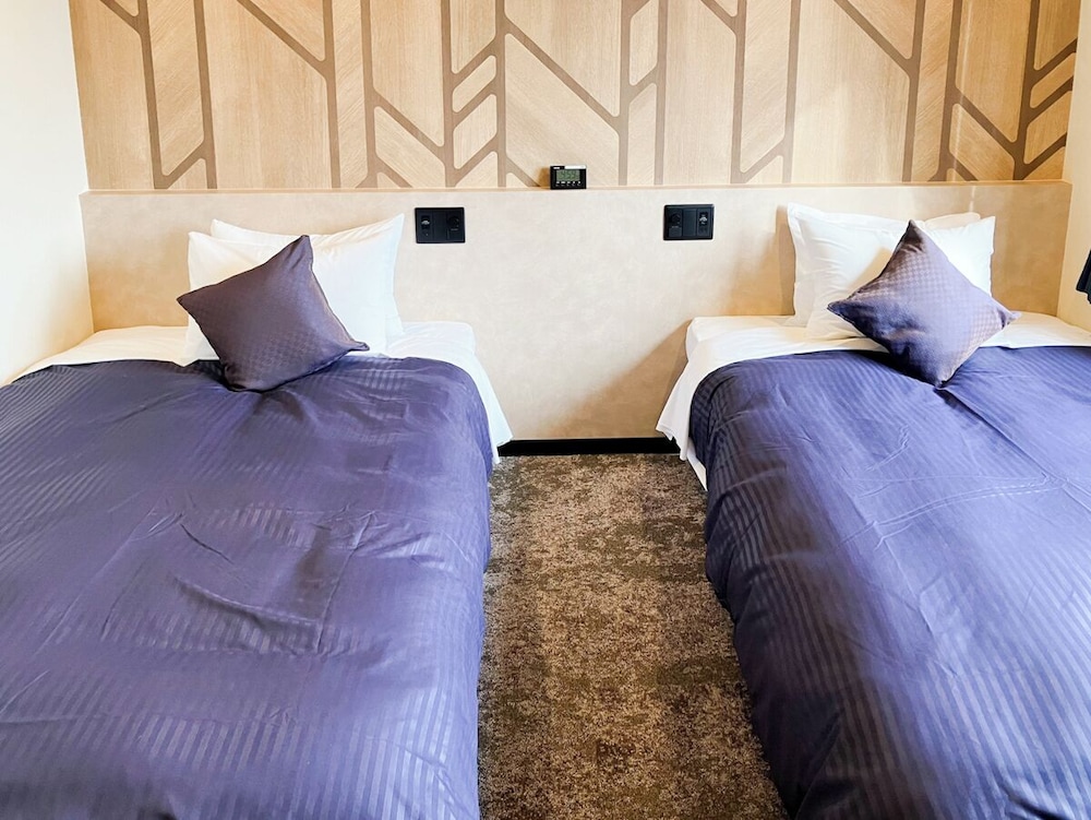Twin Room, Non Smoking - Photo 5