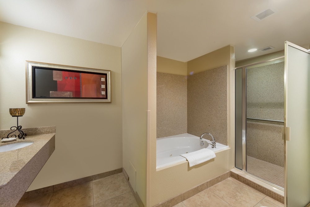 Luxury Suite, 1 King Bed, Balcony, Resort View photo 2