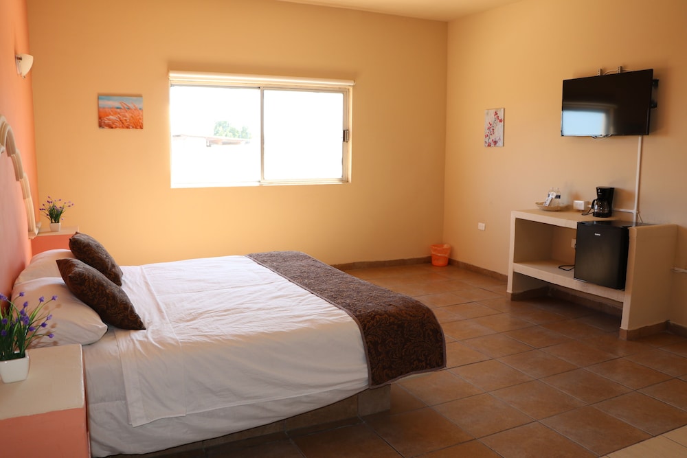 Room, 1 King Bed, Courtyard View photo 2
