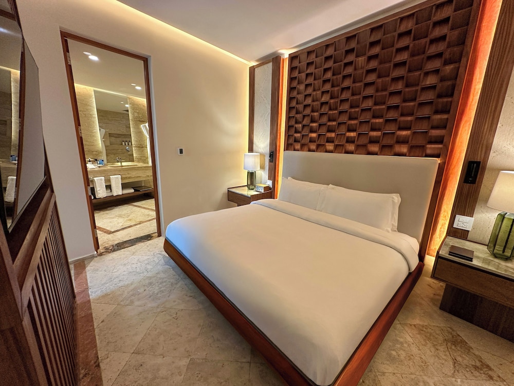 Luxury Suite Ocean Front King with Private Pool & Outdoor Shower Diamond Club - Photo 8