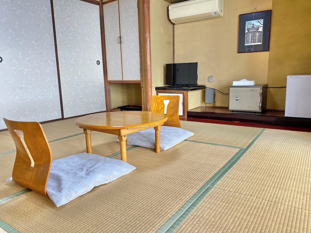 Economy Triple Room photo 1