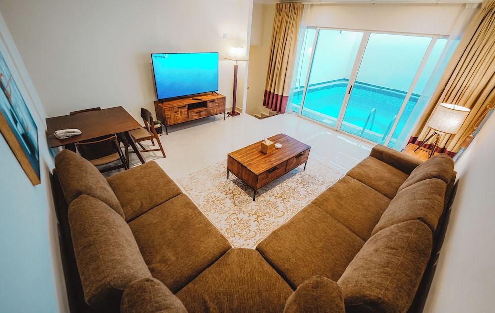 Royal Suite King with private pool, Smoking photo 1