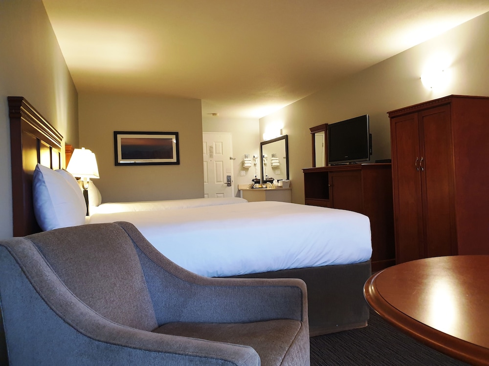 Room, 2 Queen Beds, Balcony, River View photo 1