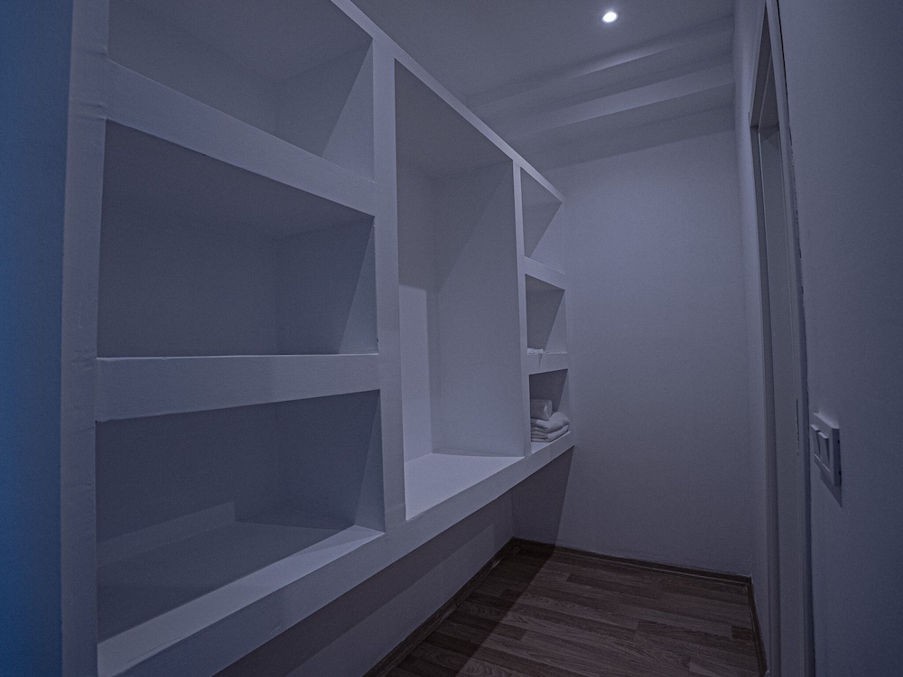 Deluxe Suite, 1 Queen Bed, Balcony, Sea View