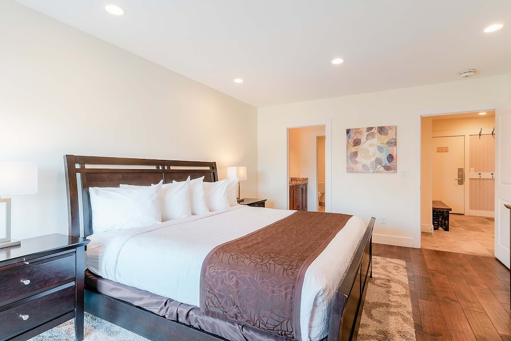 2 Bedroom Condominium - Photo 29