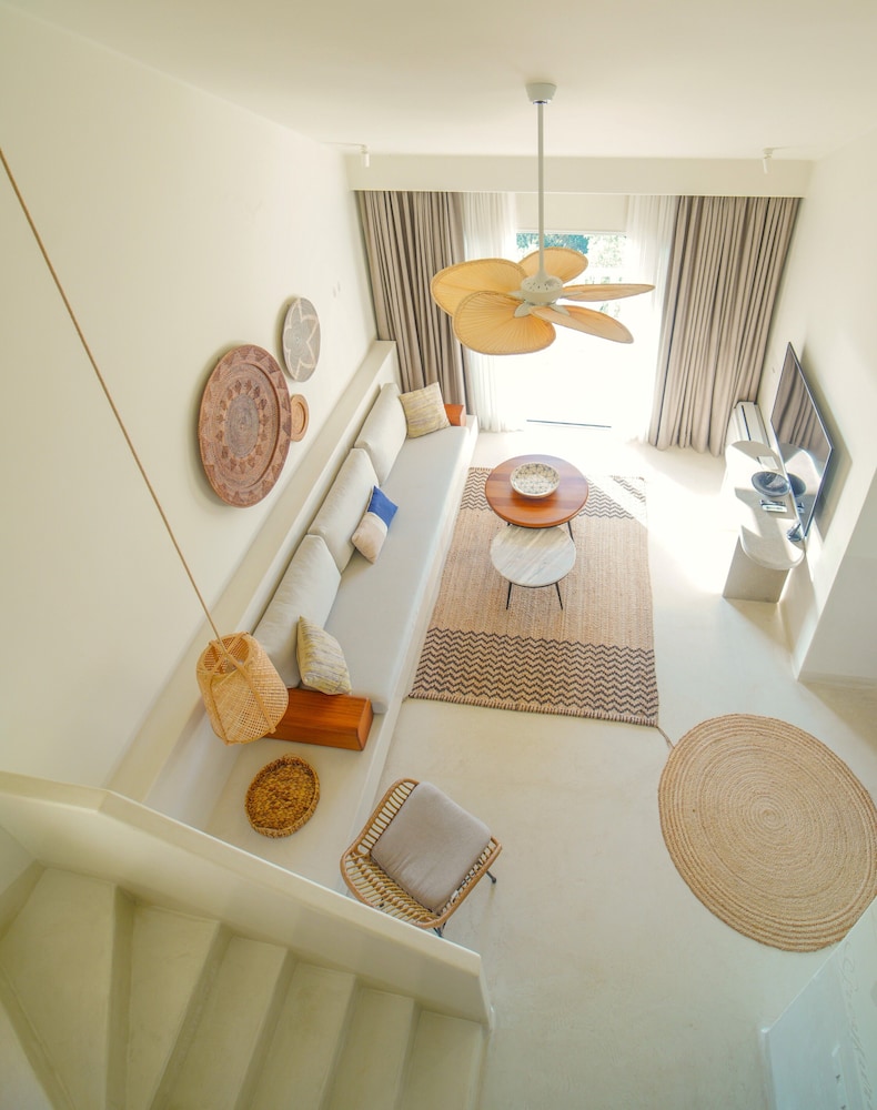 Deluxe Suite, Multiple Beds, Sea View - Photo 5