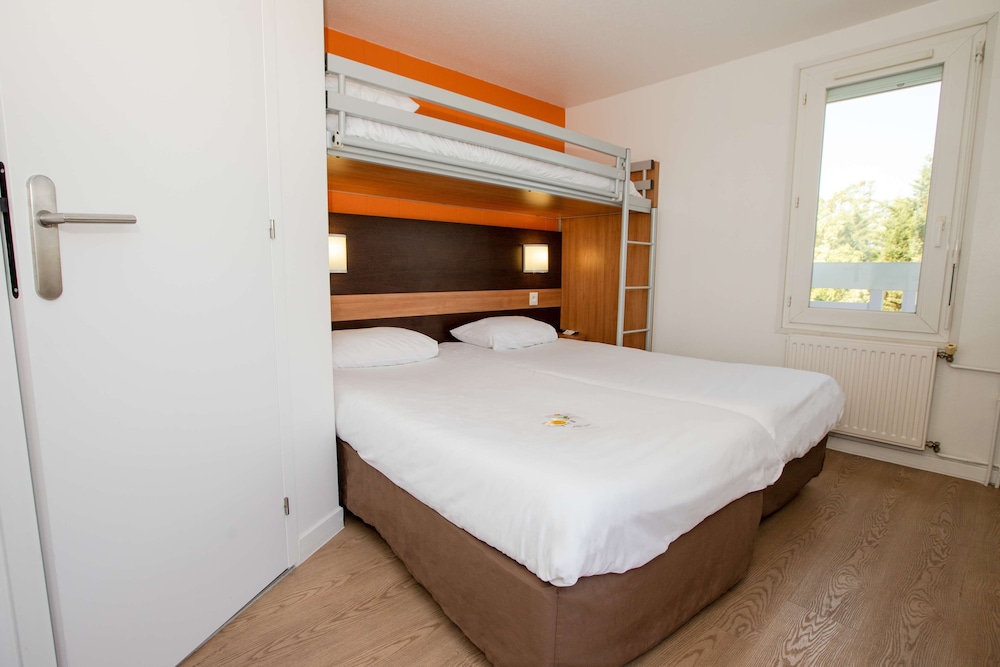 Standard Room, 3 Twin Beds - Photo 1