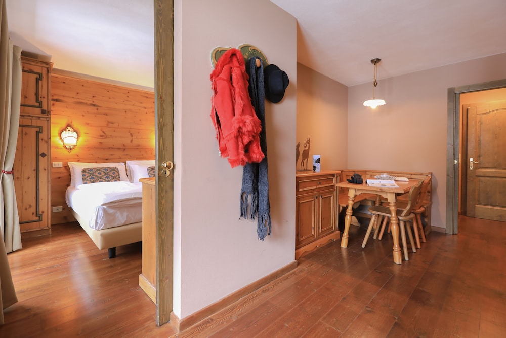 Superior Triple Room, Mountain View photo 2