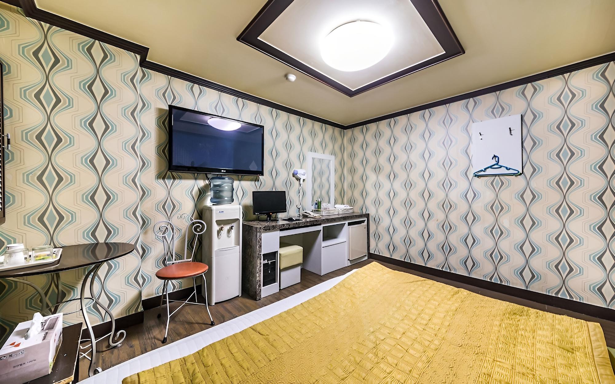 Room (General room) - Photo 9