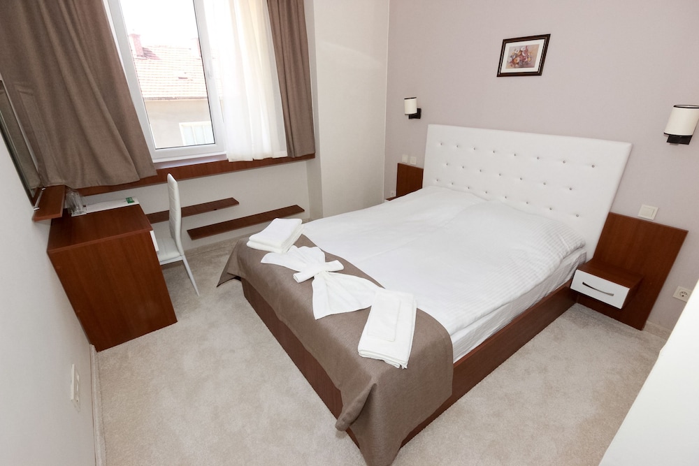 Standard Twin Room, City View, Garden Area photo 1