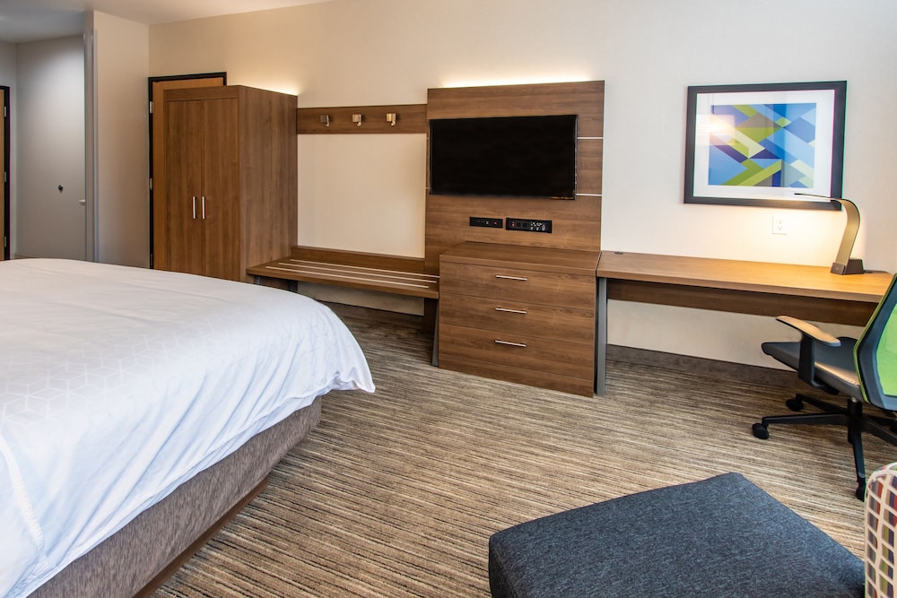 Standard Room, 1 King Bed (Walk In Shower) - Photo 4