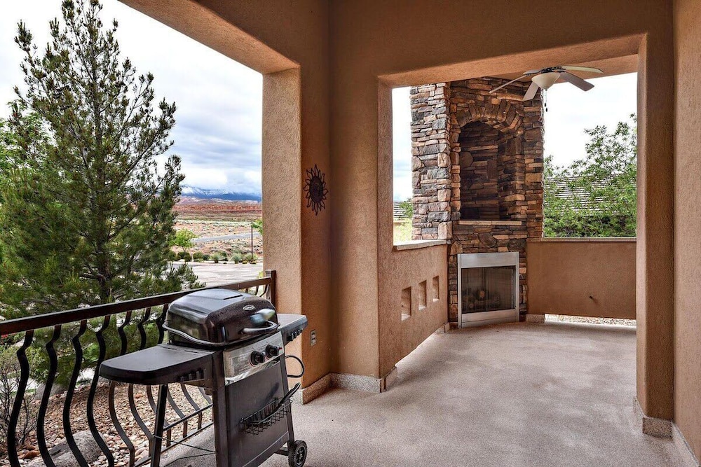 Luxury Condo, 3 Bedrooms, Non Smoking, Pool Access