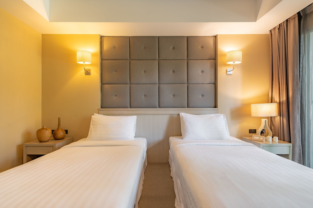 Superior Twin Room, Pool View