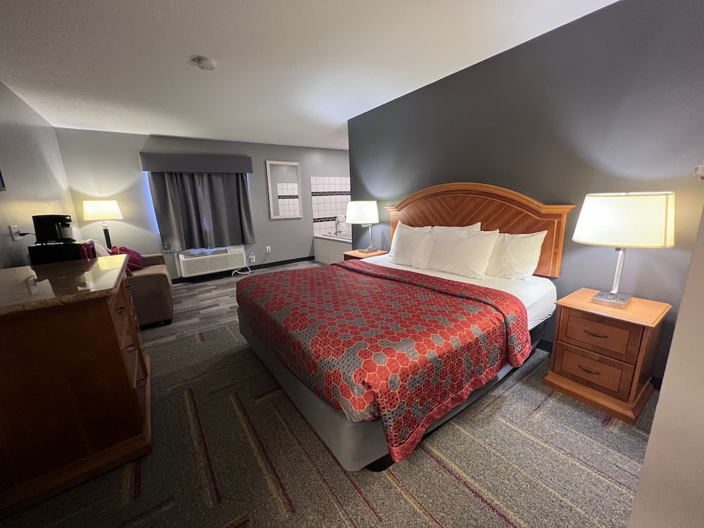 Deluxe Room, 1 King Bed, Jetted Tub photo 1