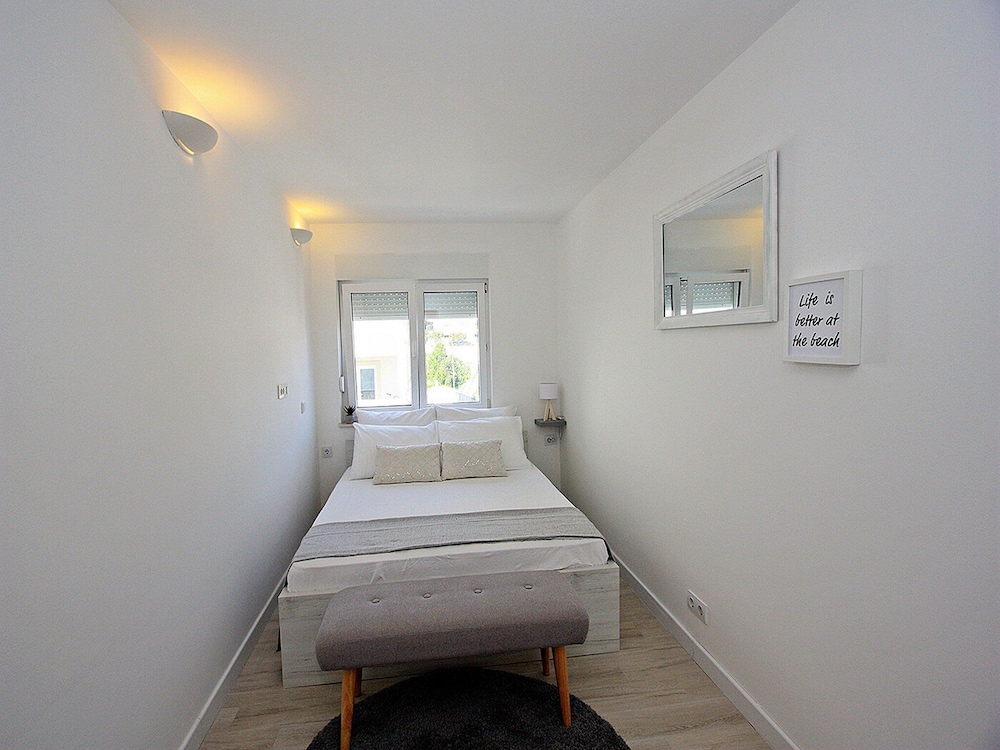 Apartment (One Bedroom Apartment with Balcony an)