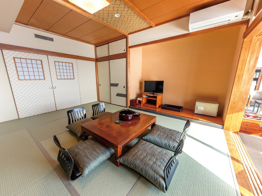 Superior Suite - Photo 11