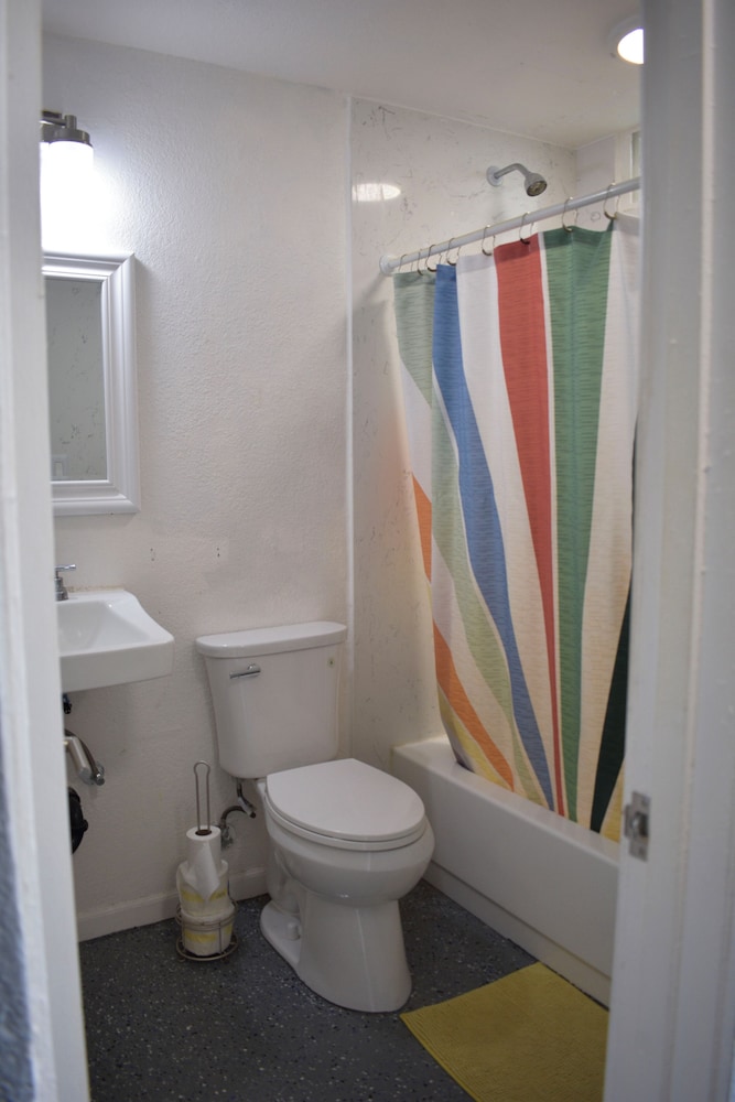 Eight Bed Air Conditioned Female Only Dorm photo 2