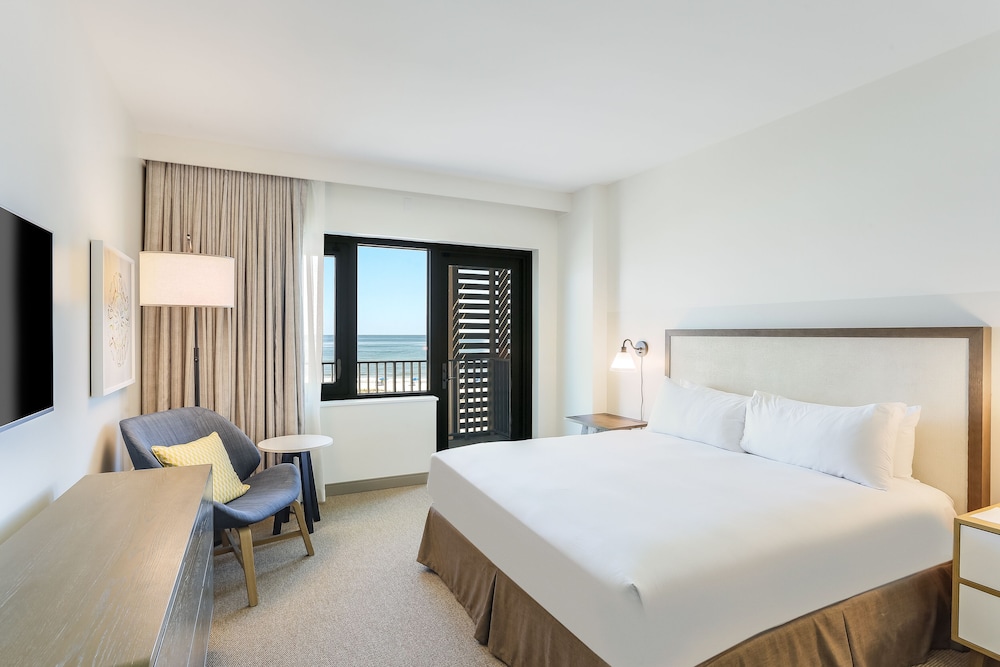 Suite, 1 King Bed, Balcony (Gulf Front) photo 2