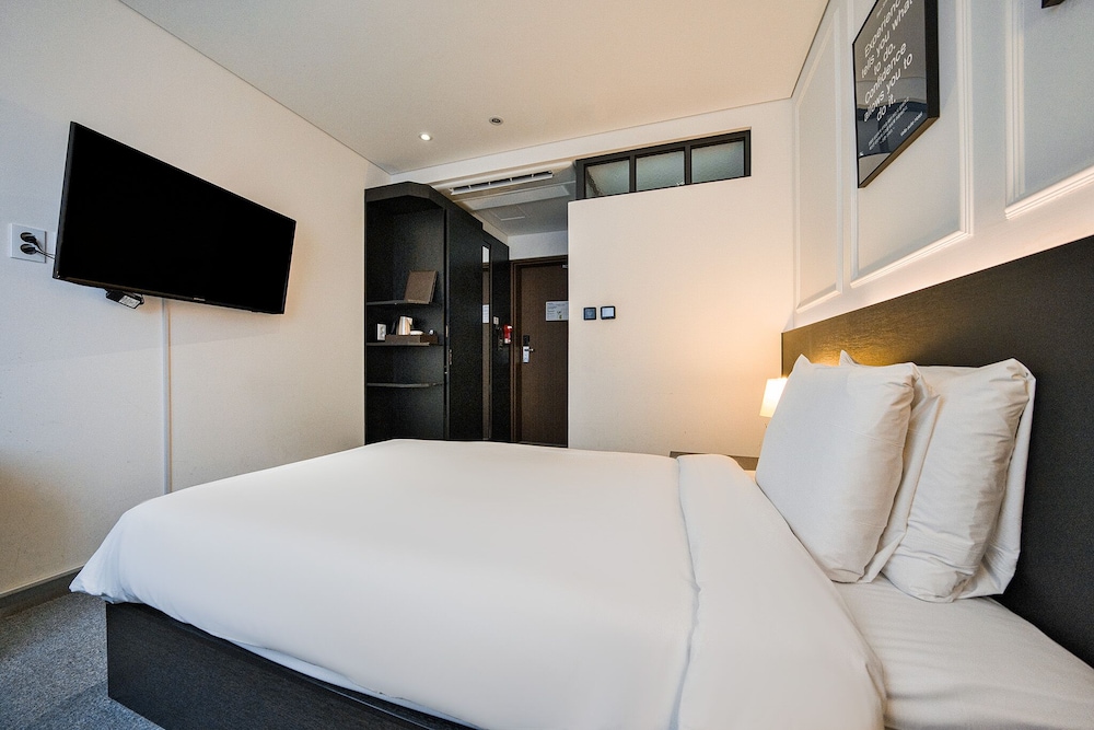 Single Room (for 1 pax)