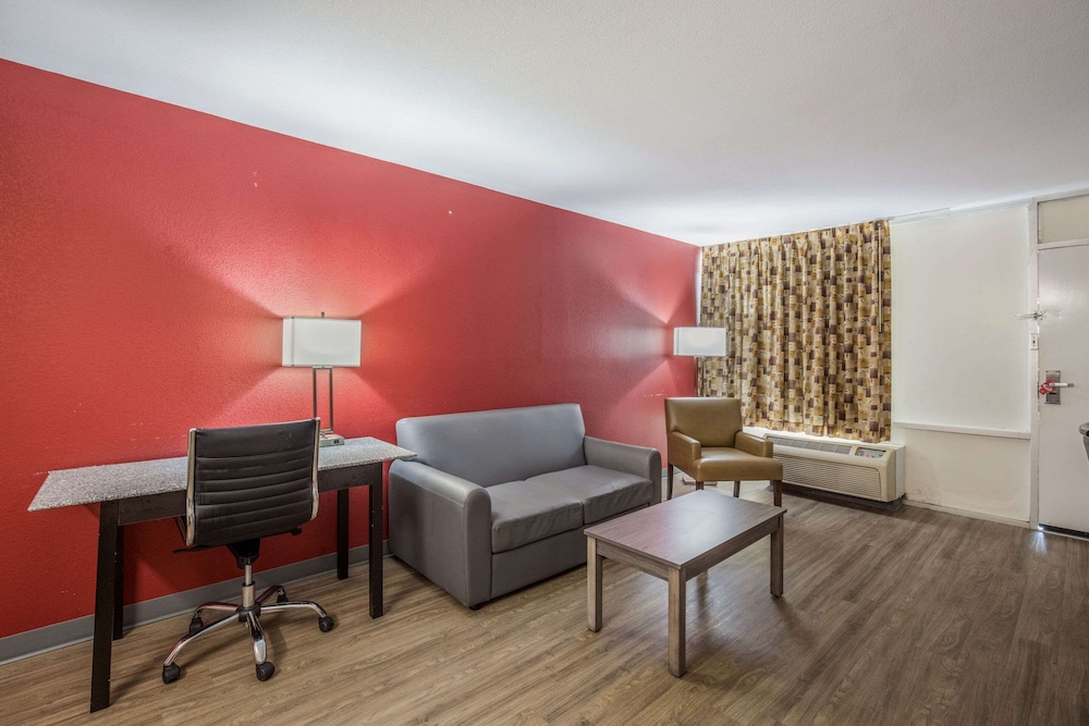 Suite, 1 King Bed, Non Smoking (Upgrade) - Photo 4