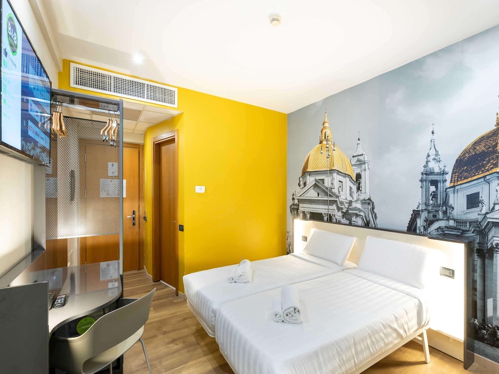 Standard Twin Room, Non Smoking thumbnail 5