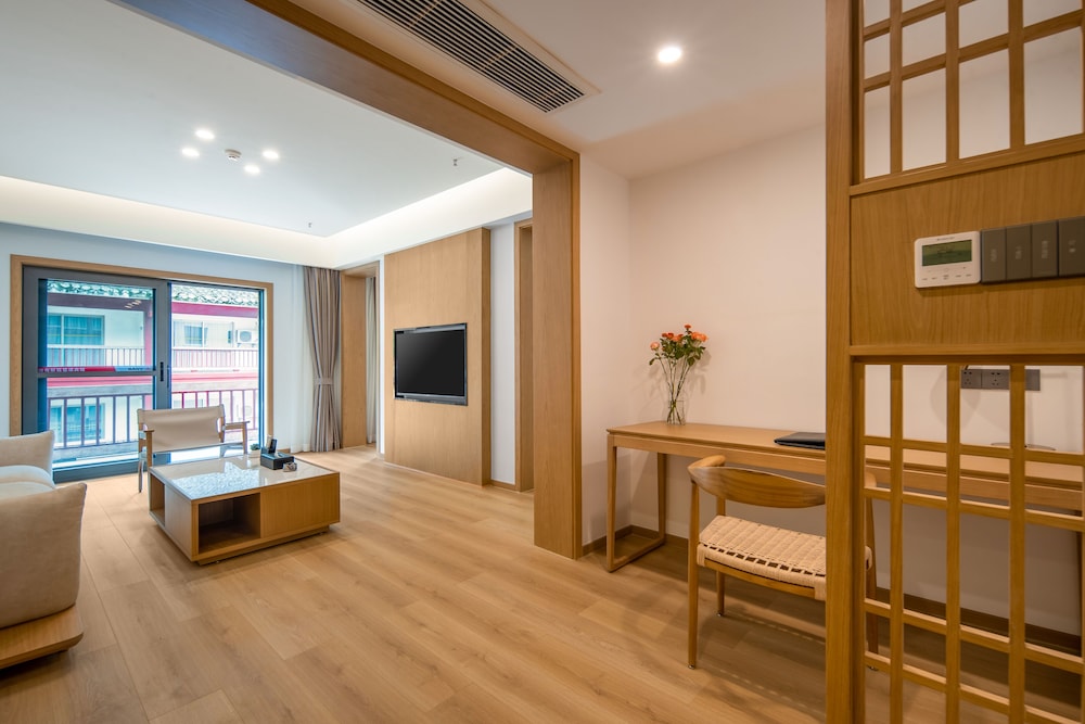 Luxury Suite photo 2