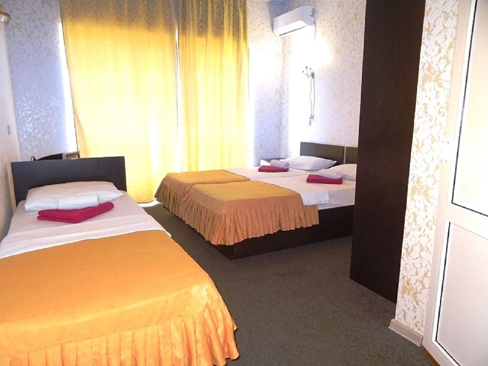 Standard Triple Room, 1 Bedroom, Balcony, Mountain View photo 1