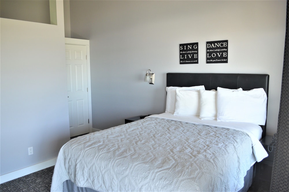 Room, 1 Queen Bed photo 1