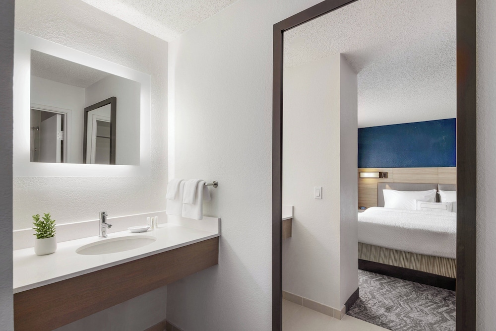 Studio, Multiple Beds (Mobility Accessible, Roll-In Shower) photo 2