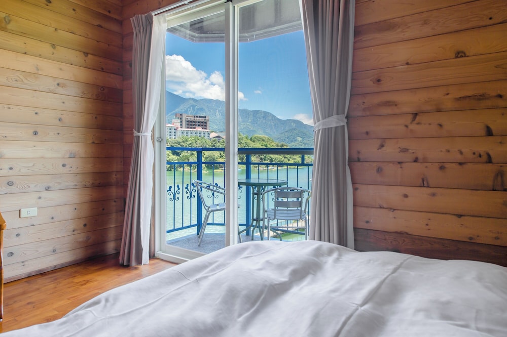 Quadruple Room with Mountain View - Photo 5