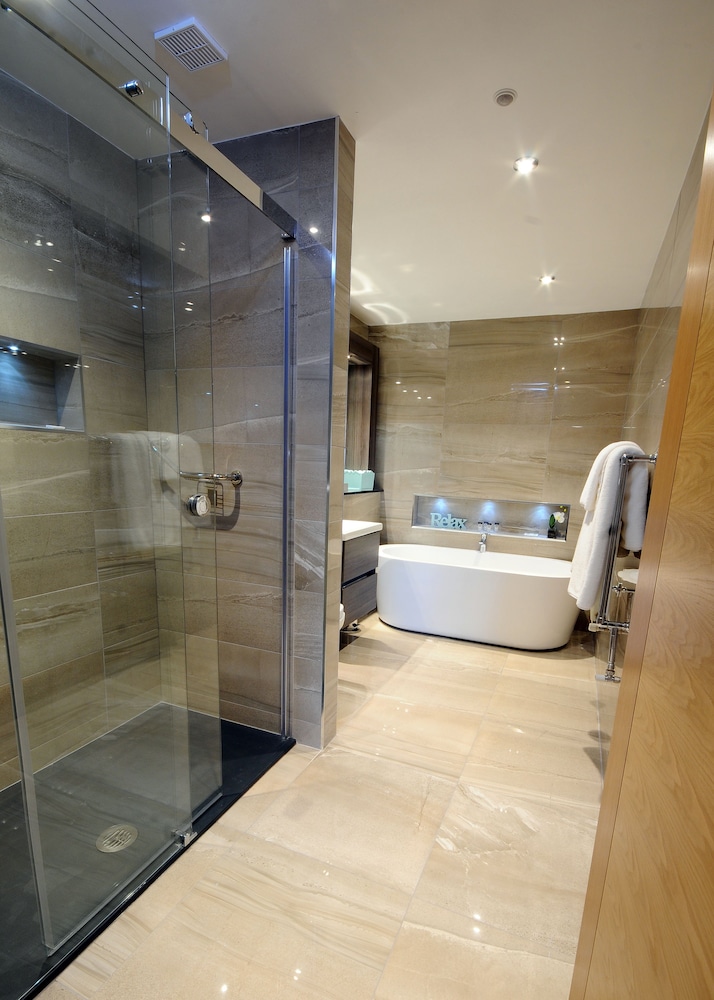 Executive Suite - Photo 5