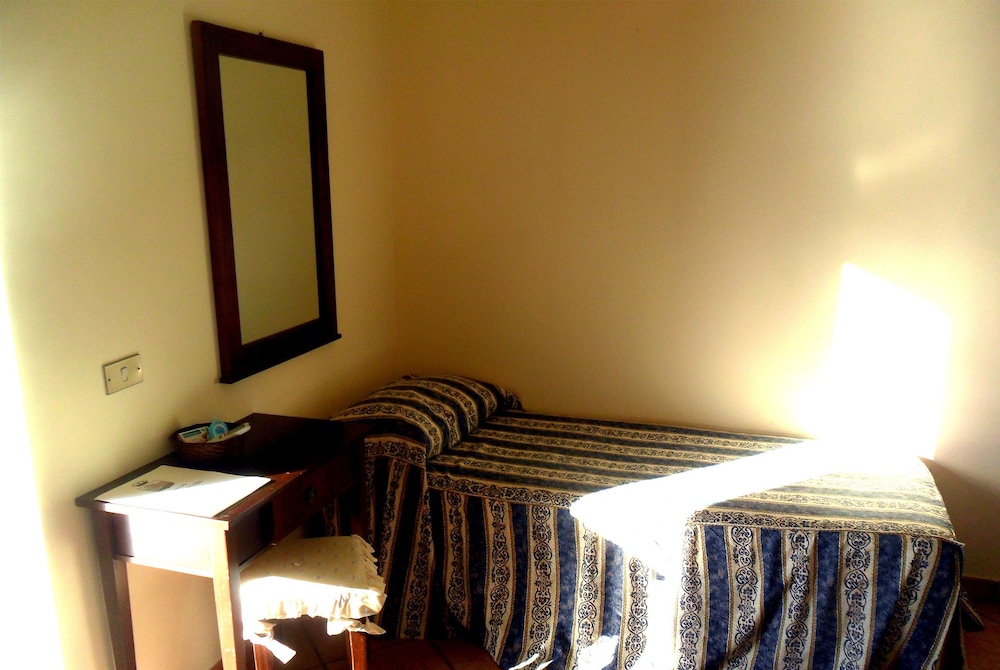Comfort Quadruple Room, 1 Bedroom, Private Bathroom, Ocean View photo 3