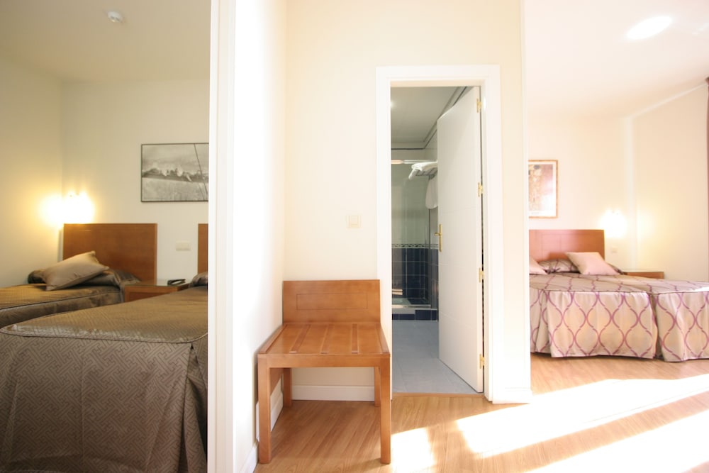 Family Room (Quintuple 2 habitaciones comunicadas)