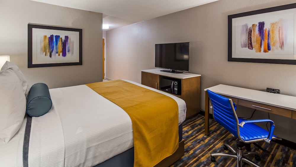 Standard Room, 1 Queen Bed, Accessible, Refrigerator & Microwave - Photo 1