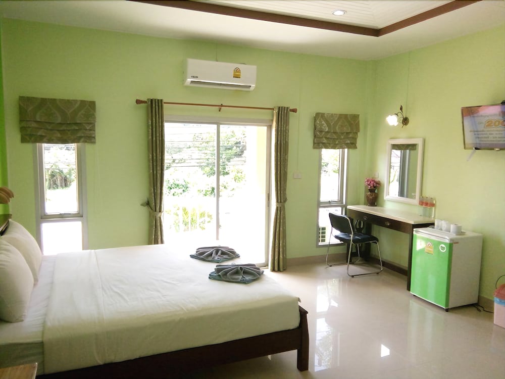 Family Room With Bunk Bed photo 2